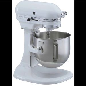 Includes the Whisker, Paddle, and Dough Hook Attachments. Great Condition!